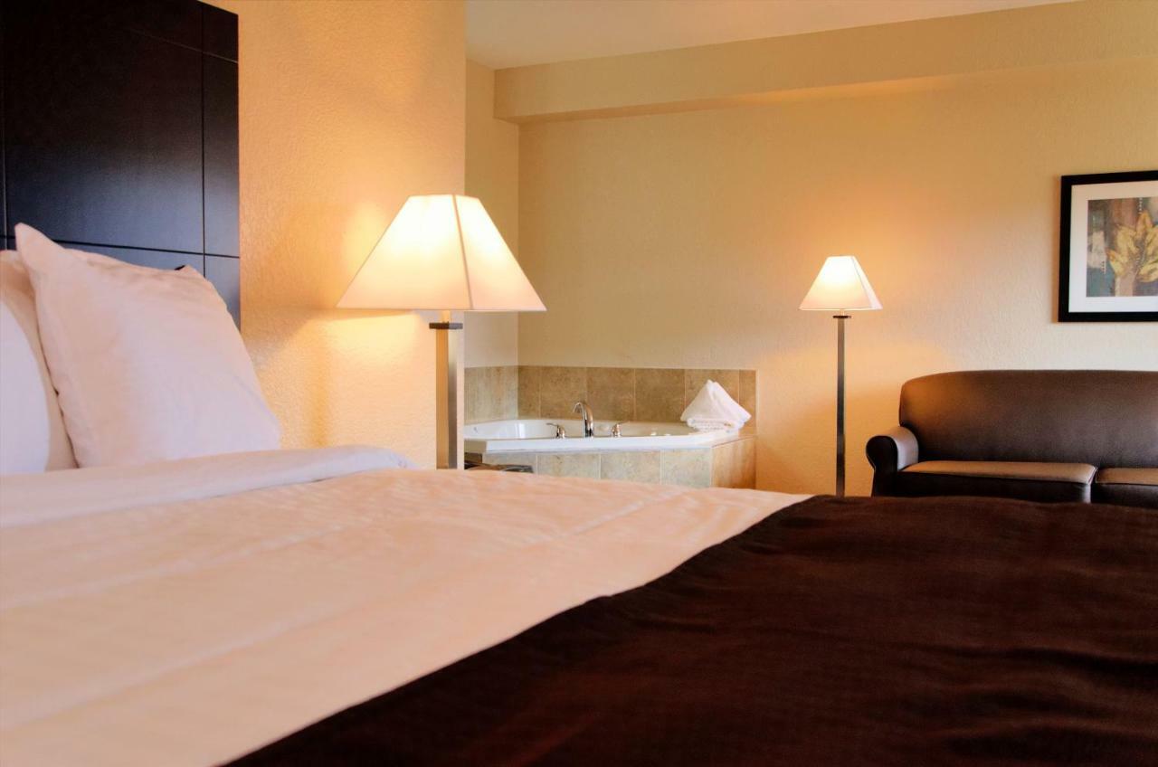Cobblestone Inn & Suites - Denison | Oak Ridge Buitenkant foto